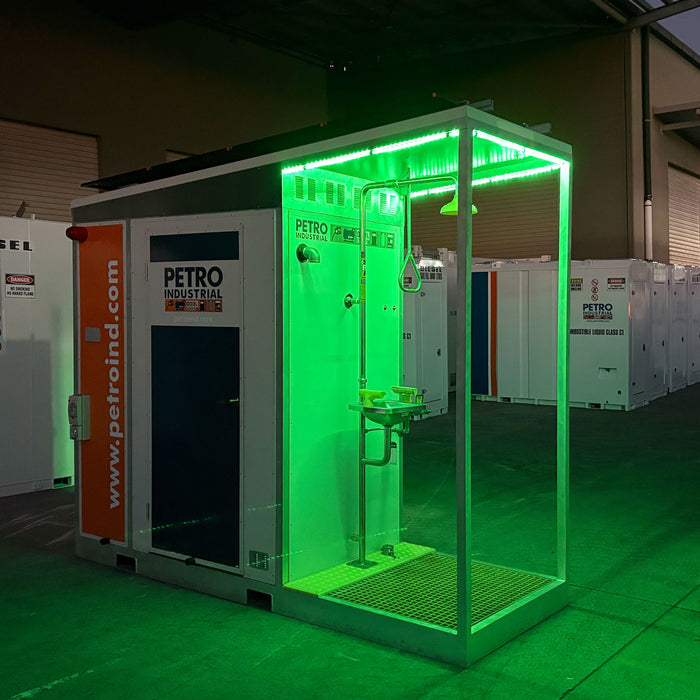 PETRO Emergency shower & eyewash station - Night mode
